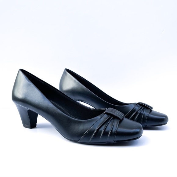 Comfort Plus by Predictions Black Heels Size 6